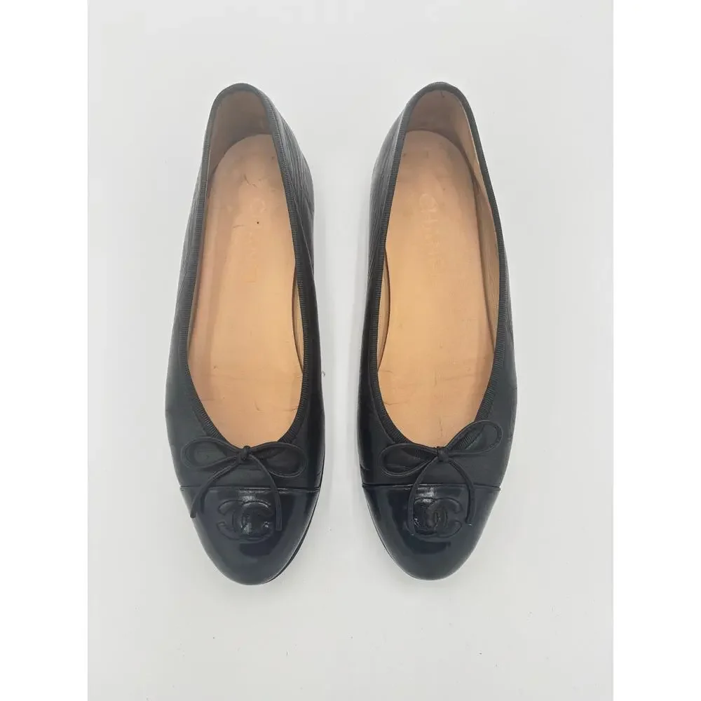 Chanel Cap Toe CC Logo Bow Ballet Flats Black Patent Leather Shoes Size EU 39.5
